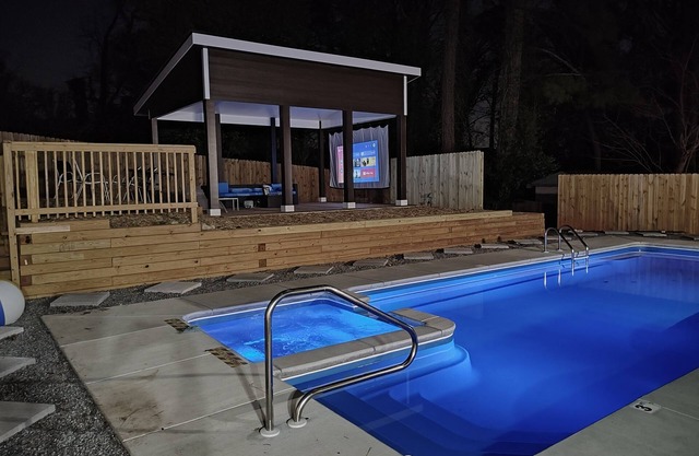 RARE FIND - 2 Houses w/Shared Pool Near the City Center
