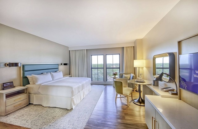 Rare Gem! Outdoor Pool, Pets Allowed, Near Henderson Beach State!