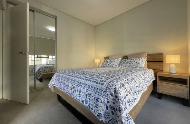 Rare spacious 1 bedroom + 1 office + Free parking