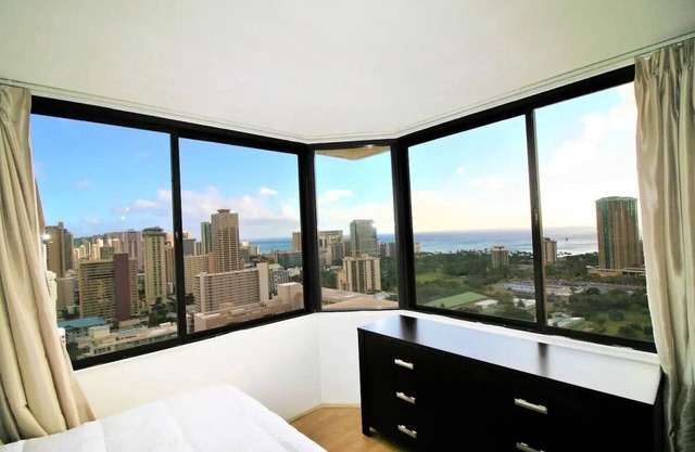 Rare Unique Corner Unit 180 degree Ocean Canal View-34th Floor with Full Kitchen