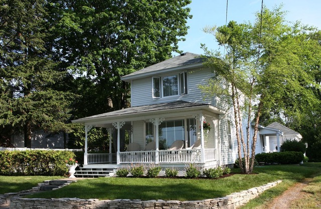 Rarely Available Vintage East Bluff Drive Cottage
