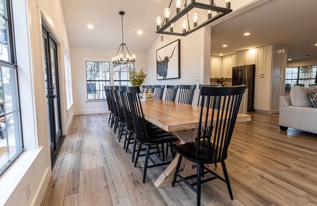Raymond Ranch Main House - Sleeps 14 (9 beds) - Fredericksburg Texas Finest