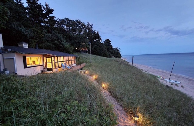 Reagan's Landing | Relaxing Private Beach 3BR, 1BA