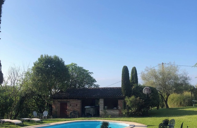 Realville gîte with swimming pool sleeps 4