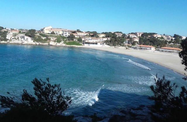Recent 4-room house in private residence 150 ms from the beach, quiet