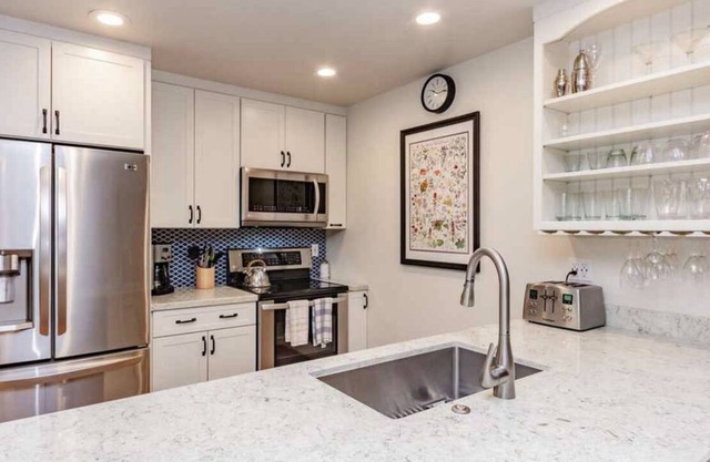 Recently remodeled! Close to everything in majestic Snowcreek Resort