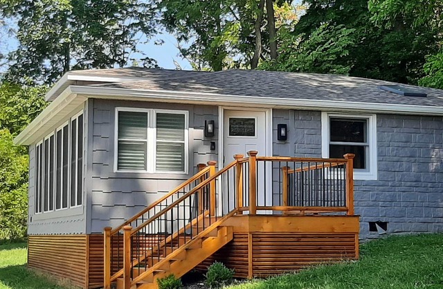 Recently remodeled Nauvoo home, 7 acres on the river
