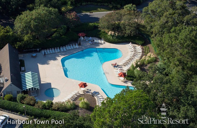 Recently renovated Golf View Villa w/Full Kitchen & Private Patio
