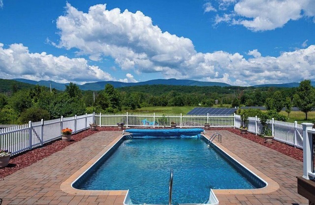Recently Renovated Mountain Home close to Ski Mountains of Hunter and...