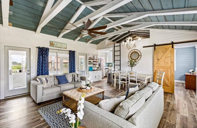 RECENTLY UPDATED Beautiful Ocean/Bay View Surfside Retreat - short walk to Beach