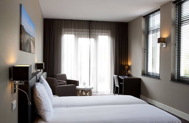Recharge Near the Ocean with Comfort! Free Breakfast, Balcony, Parking!
