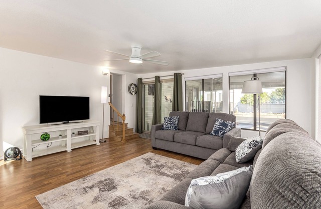 Recliners! Large Az Room - Adult 55+ Activities Galore!