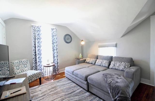 Recovery Loft 1-bedroom apartment in Mansfield with WiFi, AC, Full Kitchen