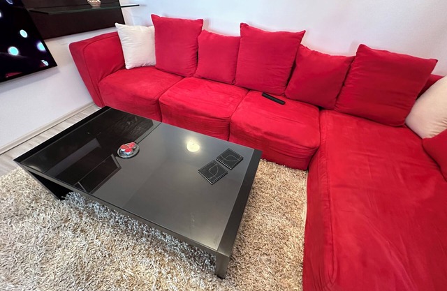 RED Flat 2BR With Luxurious King Bed & Hot Tub
