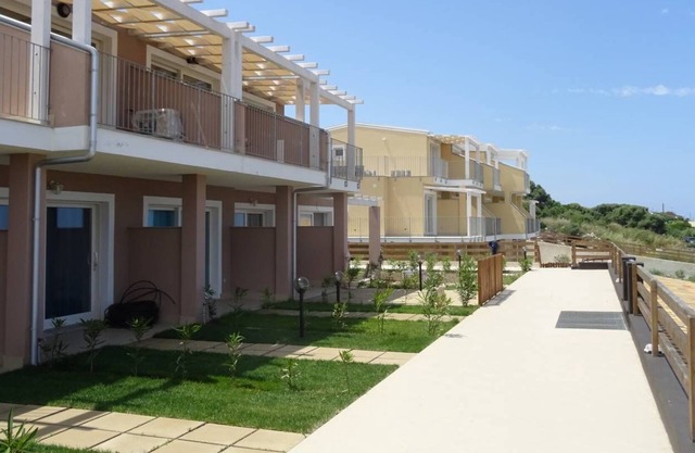 RED ISLAND ELITE APARTMENT WITH SEA VIEW AND POOL