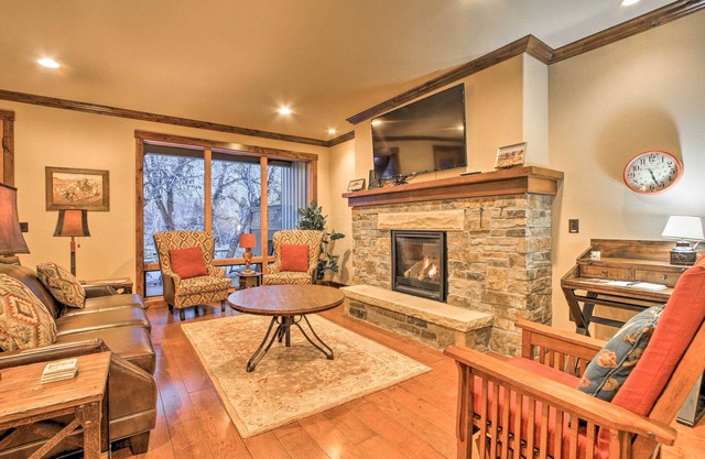 Red Lodge Townhome w/Private Hot Tub & Mtn Views!