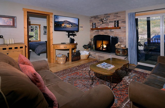 Red Paintbrush, Pool, Hot tub, walk to slopes!