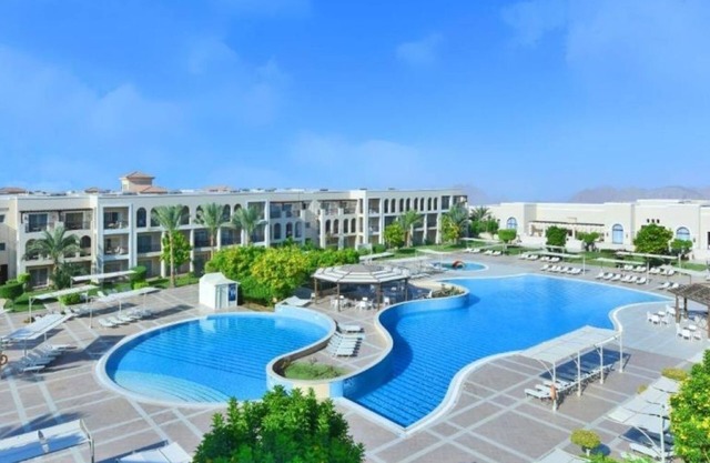 Red Sea Oasis w/12 Pools, Spa, Restaurants & Kids’ Club l 2 Relaxing Rooms