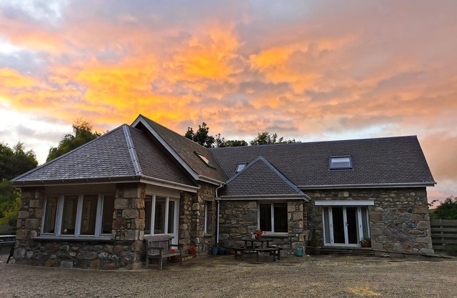 REDBURN STEADING, pet friendly, country holiday cottage in Nairn