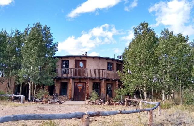 Redhawk Retreat - An Artist-built, Cordwood cabin experience