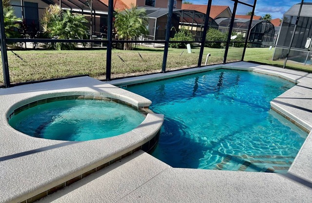 Ref 37PF. Modern family 6 Bed Villa with pool/spa. Nr Disney