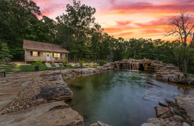 REFLECTIONS COTTAGE - Private Hot Tub and Fire Pit