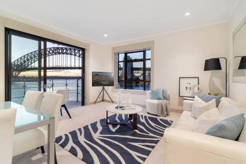 Reflections - World Class 360 Harbour Views!