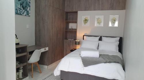 Refresh Cottage near OR Tambo Airport & Greenstone