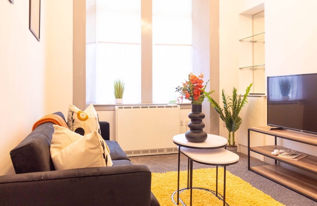 Refreshing Modern Apartment in Dumbarton