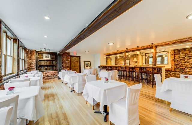 Refurbished Historic Green Mountain Falls Lodge
