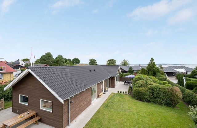 "Regni" - 300m to the fjord by Interhome