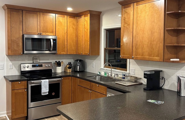 Rehoboth Beach Cottage - 4 blocks to the beach, boardwalk, and downtown shops!