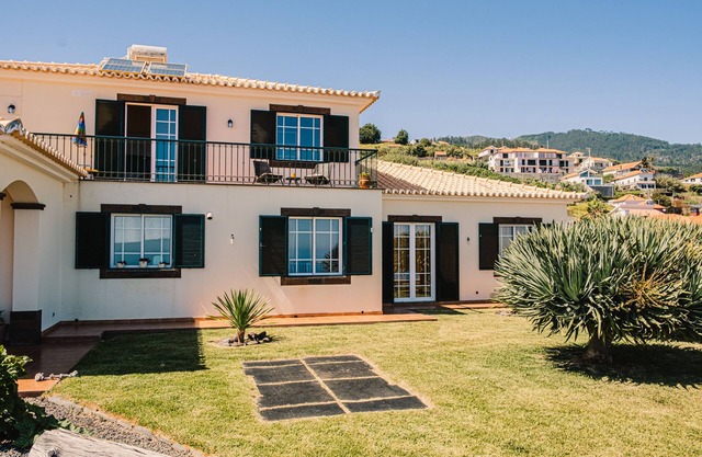 Relax (air conditioning, free parking, sun, balcony, automatic toilet, dishwasher and laundry)