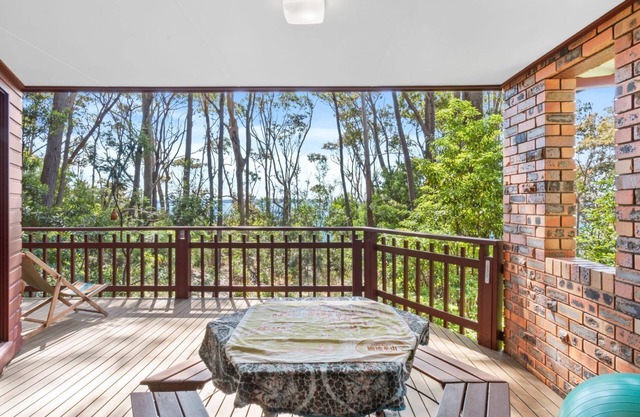 Relax and unwind in the lovely home next to the ocean