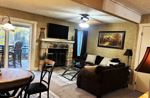 Relax and unwind Townhome in Snow Ridge Village at Jack Frost mtn in the Poconos