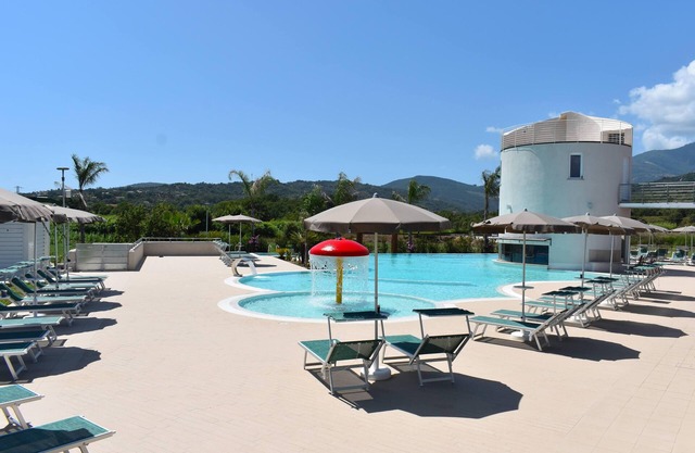 Relax at Hyéle's: Apartment with Private Terrace!