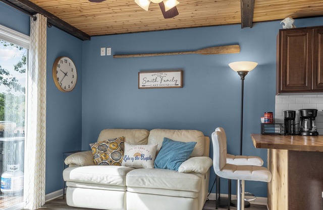 Relax Away Bay 5 - Quiet Waterfront Tranquility