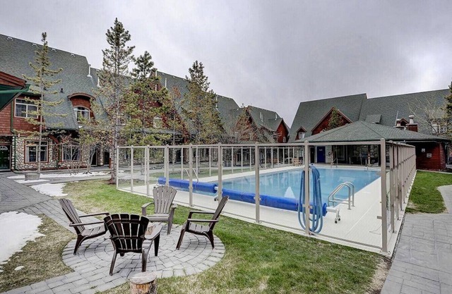 Relax by Heated Pool, Hot Tub, Mountain Views