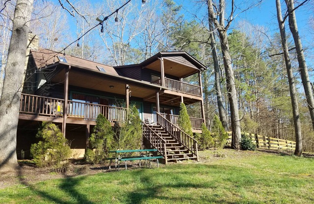 Relax by the River.Perfect for families. Wi-Fi - cell service