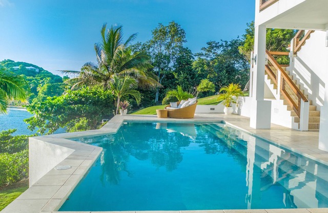 Relax & Recharge -Stunning Luxury Waterfront Villa