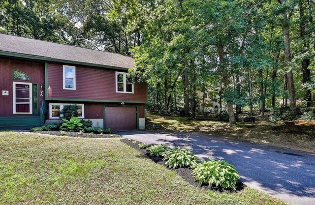 Relax in Our Cozy Duplex: Private, Quiet, and Perfect for Every Season!