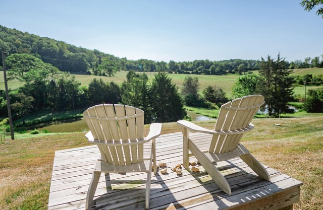Relax in the beautiful South River Valley just minutes from wineries,