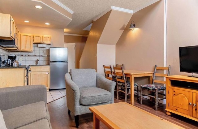 Relax in the Hot Tub & Sauna at this Scenic Studio w/Shuttle Service! Parking