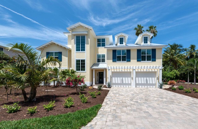 Relax in this renovated home that sleeps 10. Near the village and beach