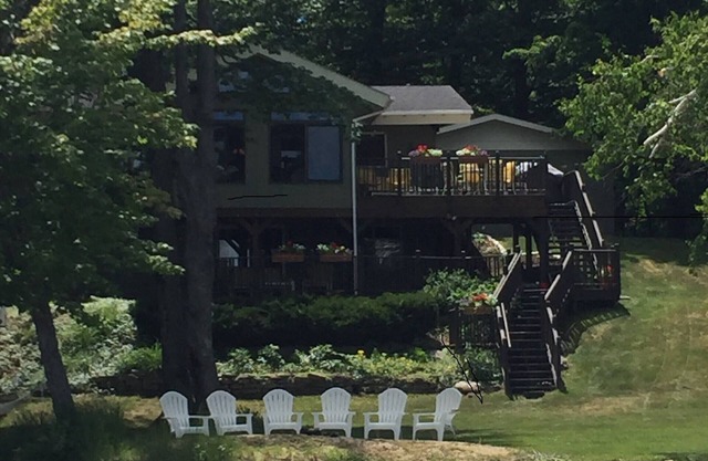 Relax & make memories on Lake Ann! Central to Traverse City/Sleeping Bear Dunes