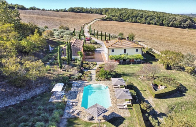 Relax & rejuvenate in this lux countryside villa!
