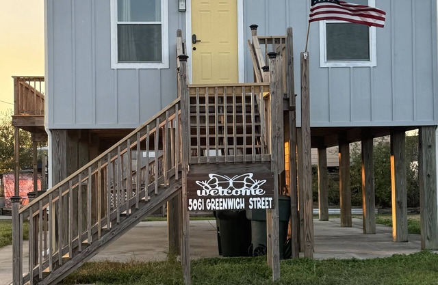 Relax & Unwind in a Serene Retreat Near the Beach