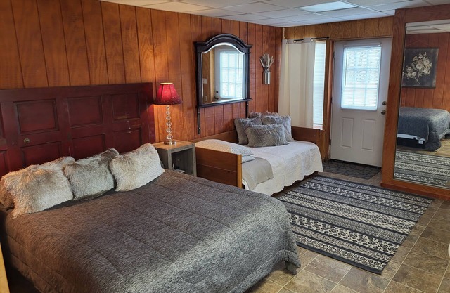 Relax & unwind surrounded by nature @ Lacey Michele's Castle! n -Pet Friendly!