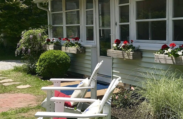 RELAXATION! Inviting, Cozy NE Cottage, 2 min walk to 🏖️, Midcoast NYC, Boston.