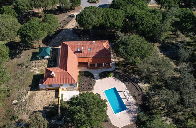 Relaxed holidays amidst the scents and sounds of nature. Comporta neighbourhood.